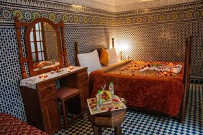 6 bedrooms, WiFi, bed sheets