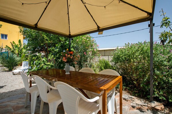 Outdoor dining