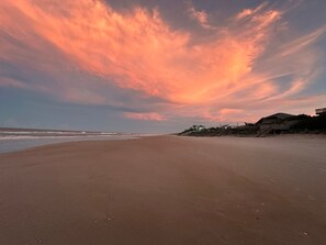Beach nearby, sun loungers, beach towels