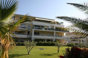 Exterior - Penthouse 140 m2 + terrace 80 m2 - quiet - sea & mountain views + swimming pool (Antibes)