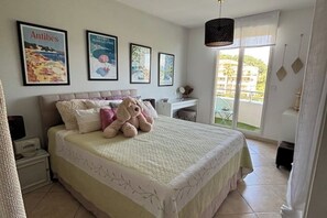 4 chambres, fer et planche à repasser, Wi-Fi, literie fournie