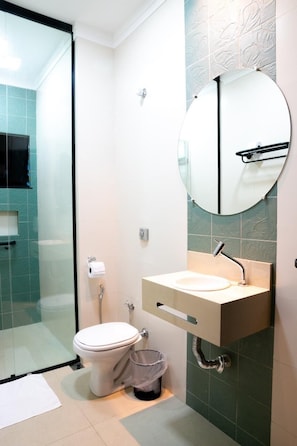 Premium Quadruple Room | Bathroom