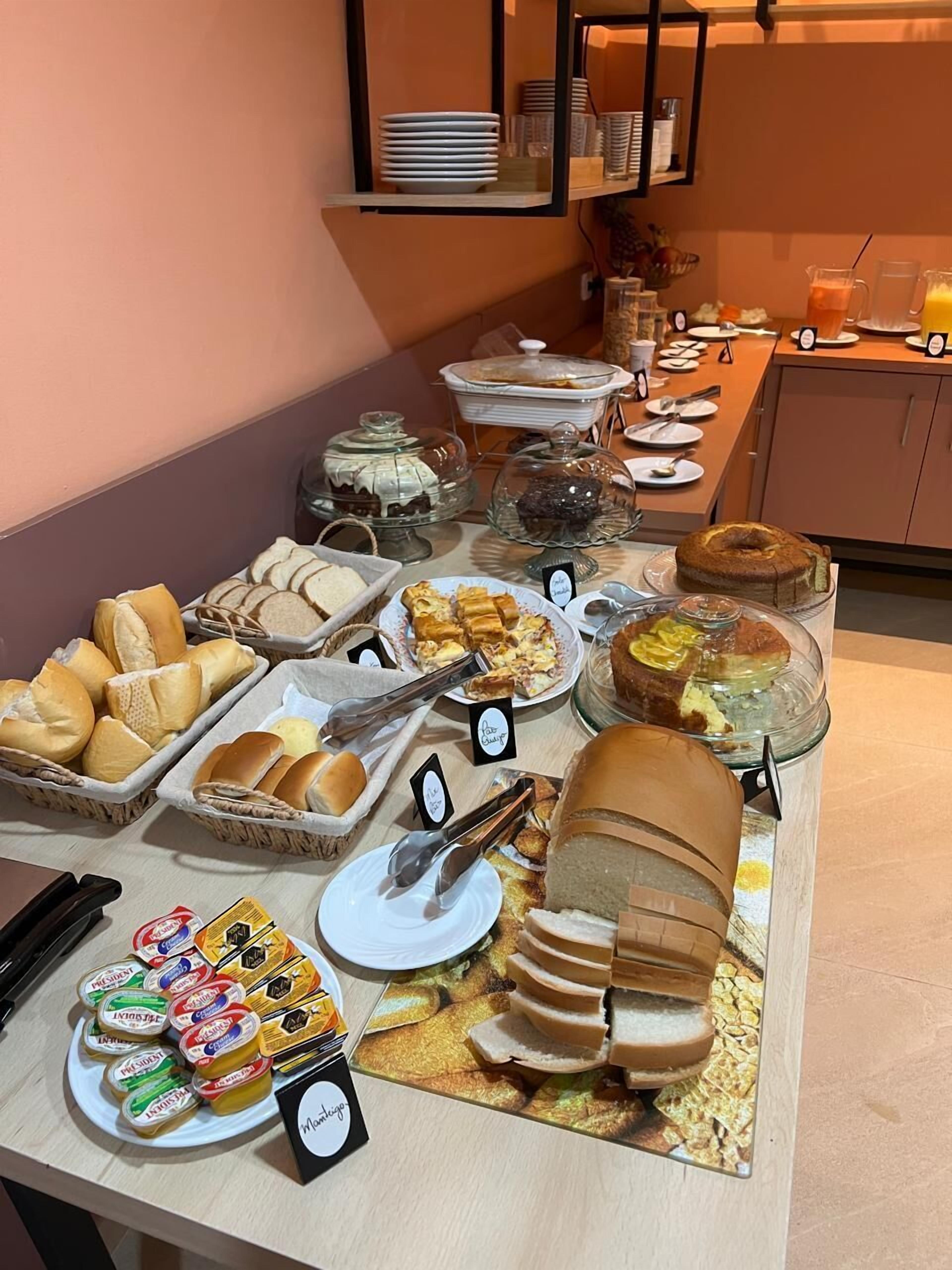 Café da manhã continental grátis todos os dias