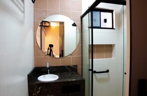 Quarto triplo conforto | Banheiro
