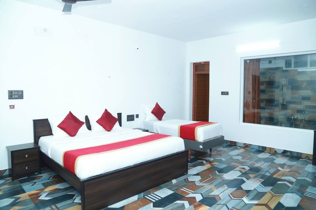Family Triple Room, Balcony, Hill View | Living area
