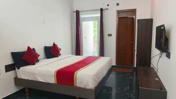 Luxury Suite, Balcony, Hill View | Desk, free WiFi