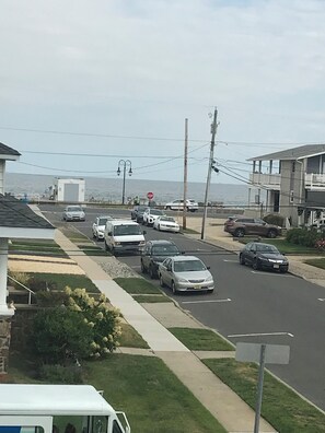Parking - 1809 Surf Ave Belmar Beach. 1 block to the boardwalk, sand & D’Jais Night Club!! (Belmar)