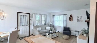 Charming 2-bedroom cottage on a Lake Resort in Salt Springs