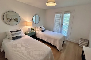 2 bedrooms, desk, iron/ironing board, WiFi