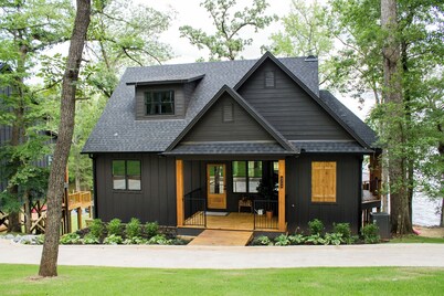 "Bobcat" Cabin is a newly built, elevated rustic home on Lake D'arbonne!