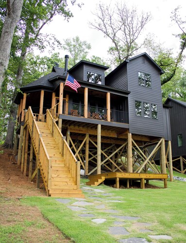 "Bobcat" Cabin is a newly built, elevated rustic home on Lake D'arbonne!