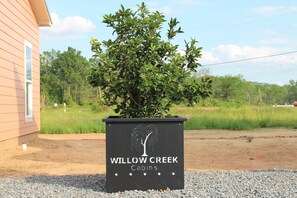 Property grounds - Unit 10 Willow Creek Cabins (Sterlington)