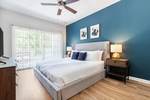 2 bedrooms, desk, iron/ironing board, Internet - Landing | Chic 2BD, Pool, Gym (Orlando)