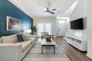 Smart TV - Landing | Chic 2BD, Pool, Gym (Orlando)