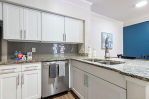 Fridge, dining tables - Landing | Stunning 2BD, Gym, Pool (Orlando)