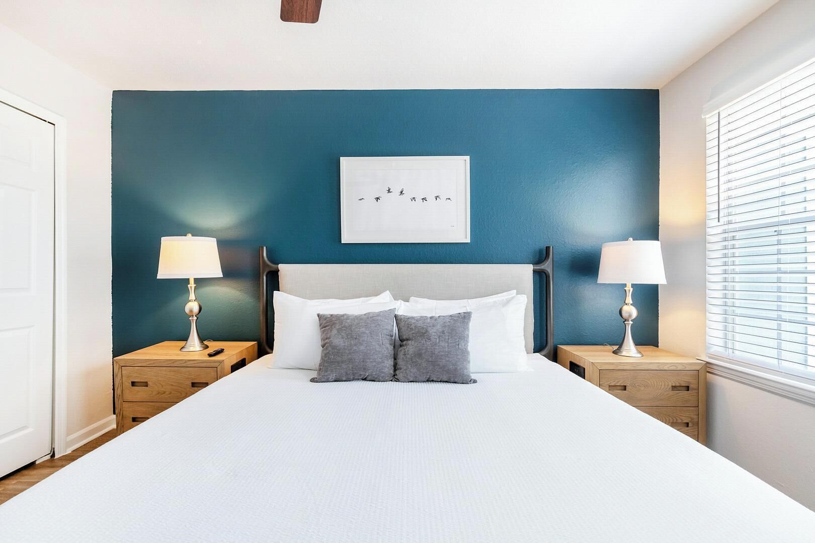 2 chambres, bureau, fer et planche à repasser, accès à Internet