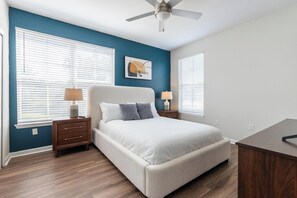2 bedrooms, desk, iron/ironing board, WiFi