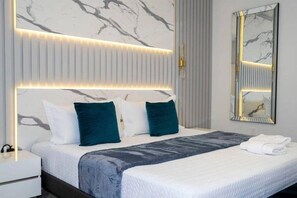 9 Schlafzimmer, Reisekinderbett, WLAN, Bettwäsche