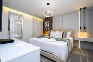 9 bedrooms, travel cot, WiFi, bed sheets