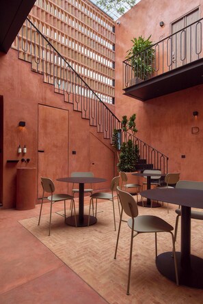 Suite Deluxe, 1 très grand lit | Aire de séjour