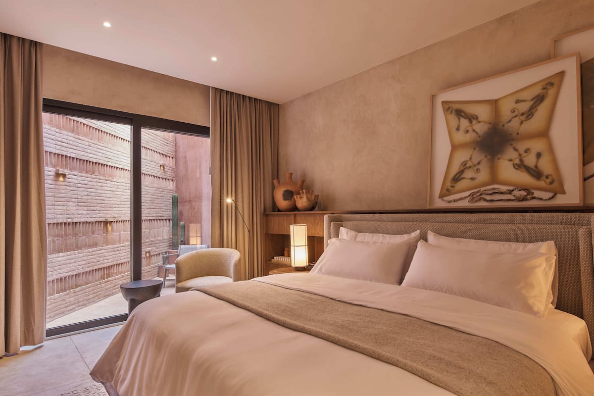 Deluxe suite, 1 kingsize bed | Luxe beddengoed, donzen dekbedden, verduisterende gordijnen, gratis wifi