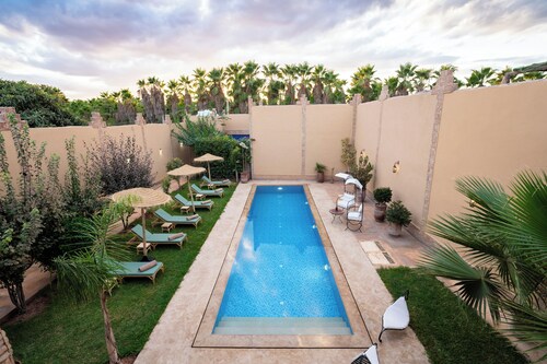 Villa-6-bedroom riad with swimming pool, in enchanting Marrakech