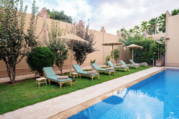 Indoor pool, outdoor pool - Villa-6-bedroom riad with swimming pool, in enchanting Marrakech (marrakech)