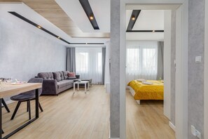 1 habitación, tabla de planchar con plancha, cuna de viaje y wifi 