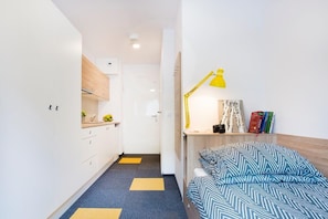 Schreibtisch, Bügeleisen/Bügelbrett, WLAN, Bettwäsche