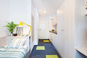 Desk, iron/ironing board, WiFi, bed sheets