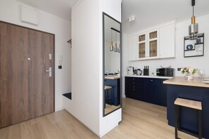 Kylskåp, mikrovågsugn, ugn och spishäll