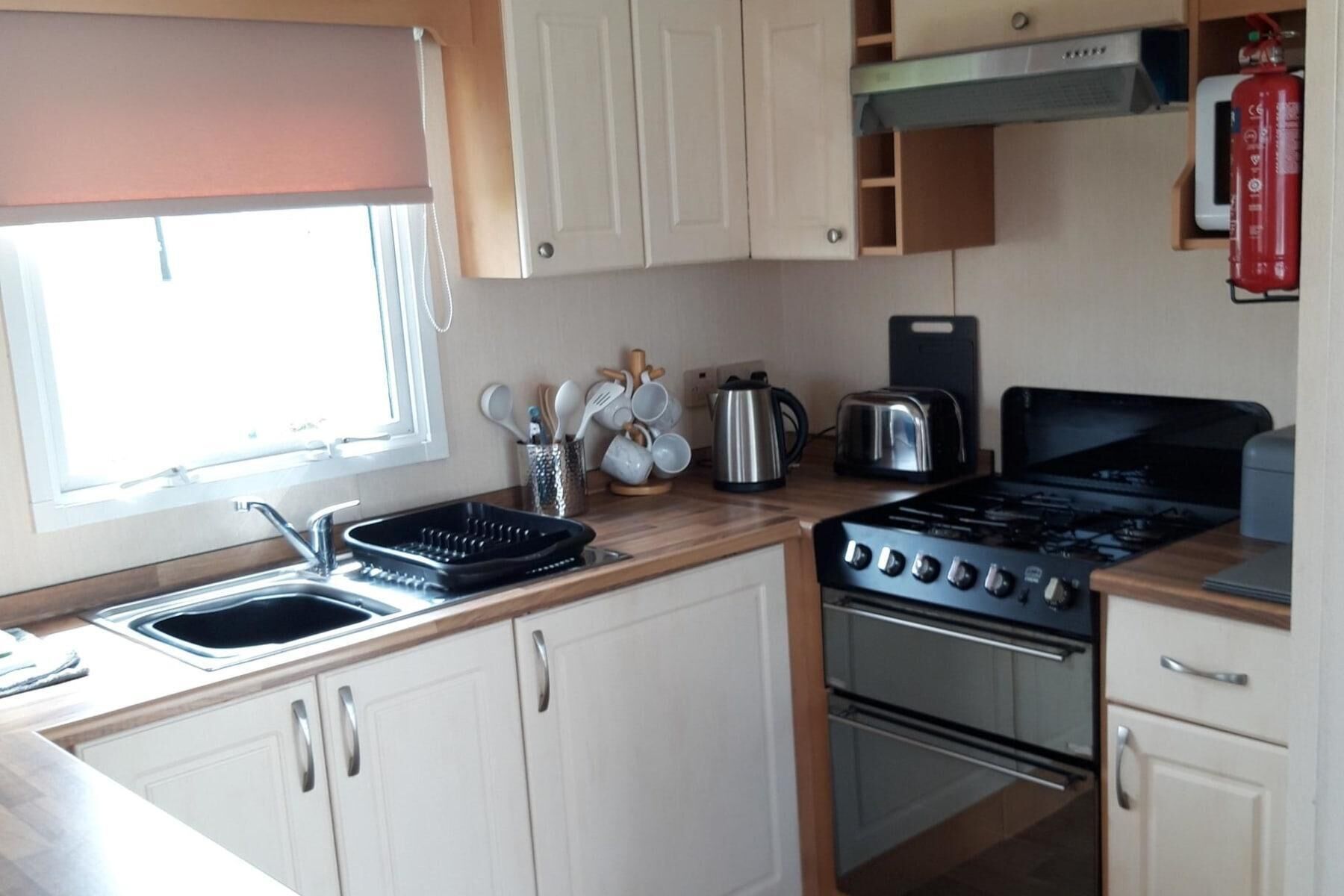 雪櫃、微波爐、焗爐、爐具