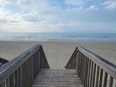 Cozy condo with water views and short walk to the beach