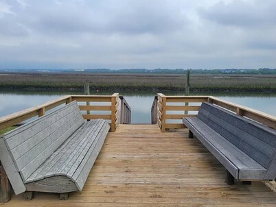 Cozy condo with water views and short walk to the beach
