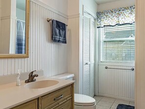 Pyyhkeet, saippua, vessapaperi