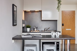 Studio, Non Smoking | Private kitchen
