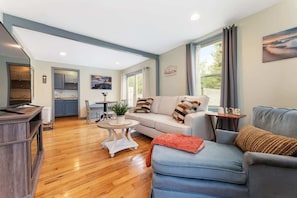 Unclassified image, 5 of 80, button