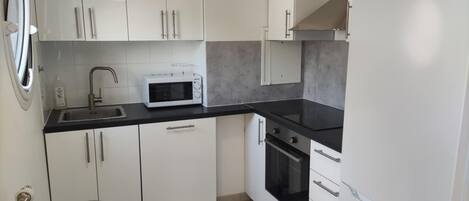 Micro-ondes, plaque de cuisson, lave-vaisselle