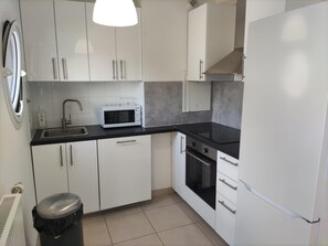 Mikrowelle, Herdplatte, Geschirrspüler