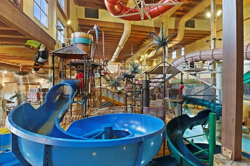 Outdoor Activity Haven - Family Getaway - Mins to Downtown and Water Parks