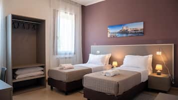 Classic Twin Room, City View | Desk, laptop workspace, free WiFi
