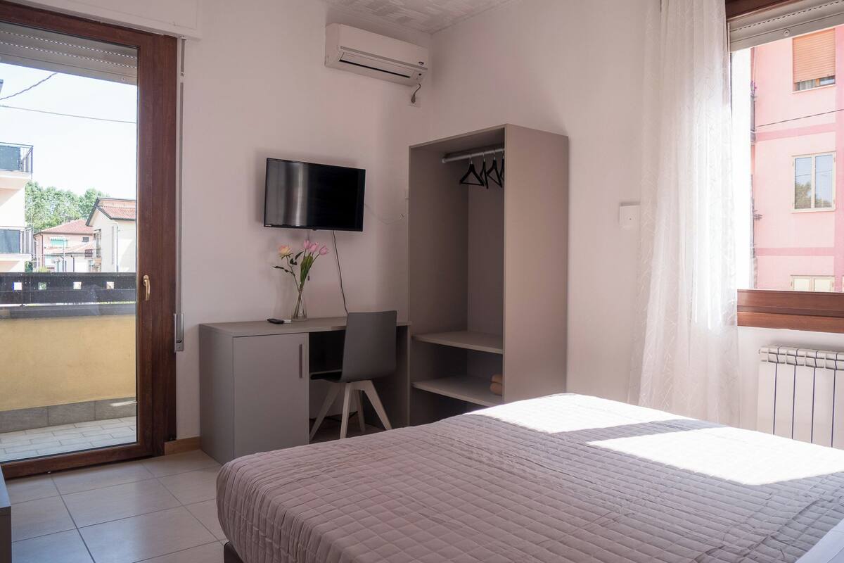 Kamar Double atau Twin Deluks, pemandangan kota | Meja kerja, ruang kerja ramah laptop, dan Wi-Fi gratis