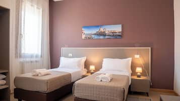 Classic Twin Room, City View | Desk, laptop workspace, free WiFi