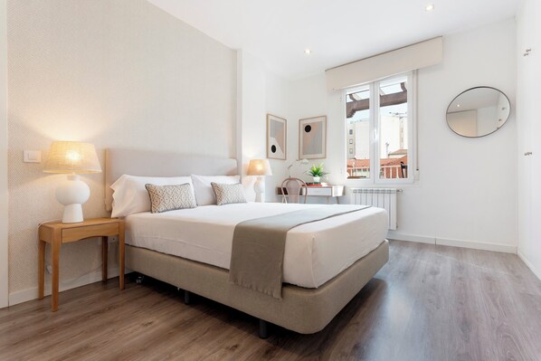 4 chambres, fer et planche à repasser, Wi-Fi, literie fournie