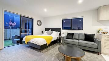 Iron/ironing board, travel cot, WiFi, bed sheets