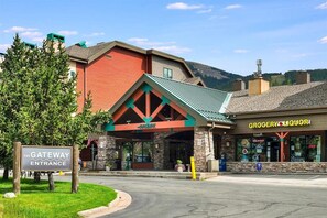 Point of interest - Freshly Remodeled Keystone Studio, Heated Pool, Hot tub, Walk to Gondola! (Keystone)