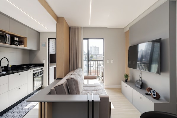 Appartement | Salle de séjour | TV connectée de 32 pouces avec chaînes numériques, Netflix