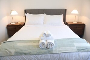 2 bedrooms, iron/ironing board, WiFi