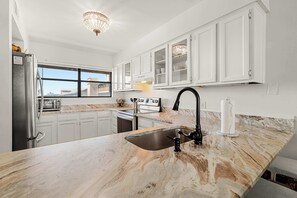 Fridge, microwave, stovetop, dishwasher