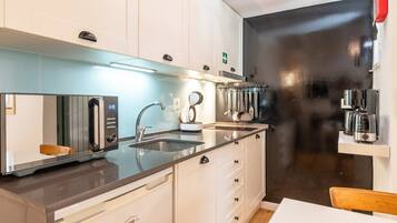 Fridge, microwave, coffee/tea maker, toaster